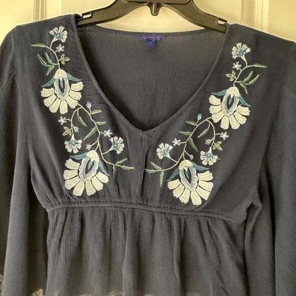 Embroidered Floral Navy Blue Peplum Blouse Medium Aeropostale Rayon Womens Top - Picture 10 of 11